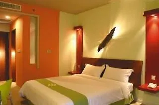 Ibis Styles Bali Legian Hotel 4*, Legian (Bali)